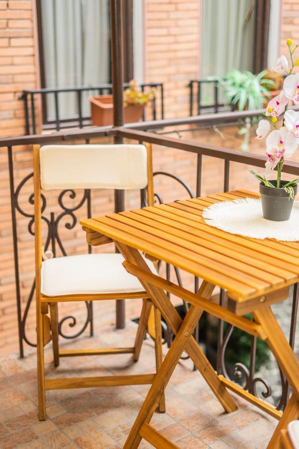 Heart Of The Old Tbilisi Apartment Exterior photo
